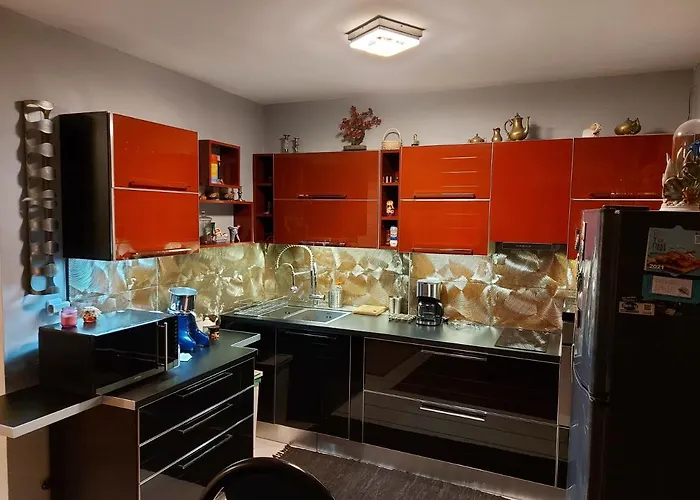 One Bedroom Apartment New With Large Living Room