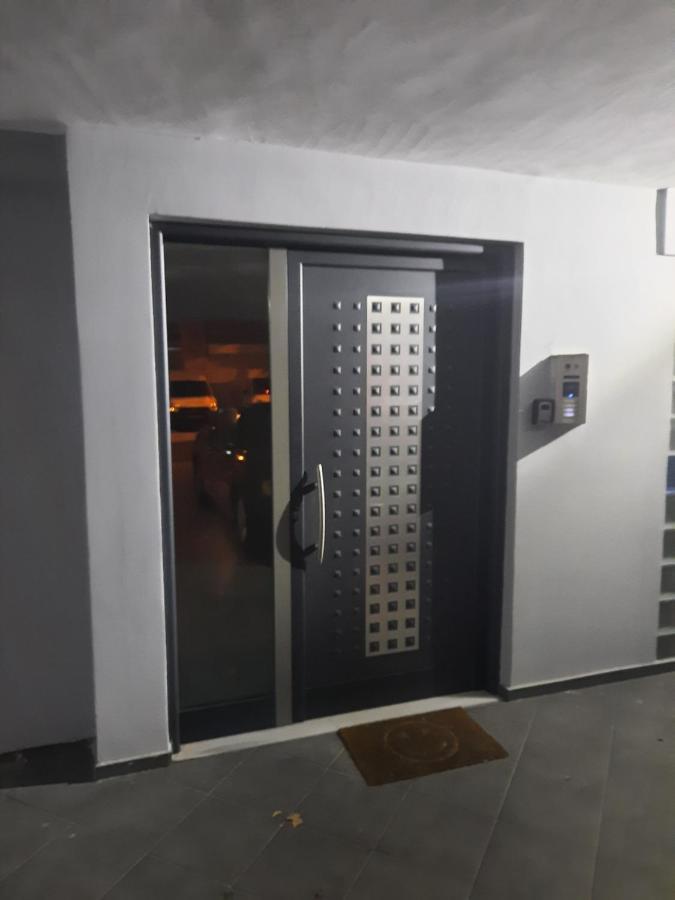 One Bedroom New With Large Living *