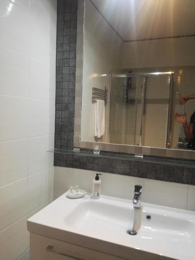 One Bedroom New With Large Living Atény