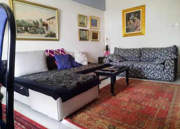 One Bedroom Apartment New With Large Living Room